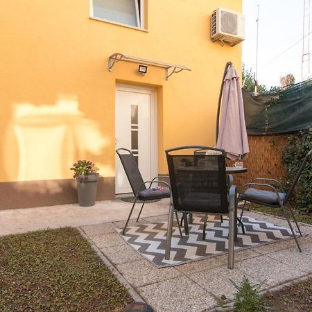Moet With Garden Apartment Пула Екстериор снимка
