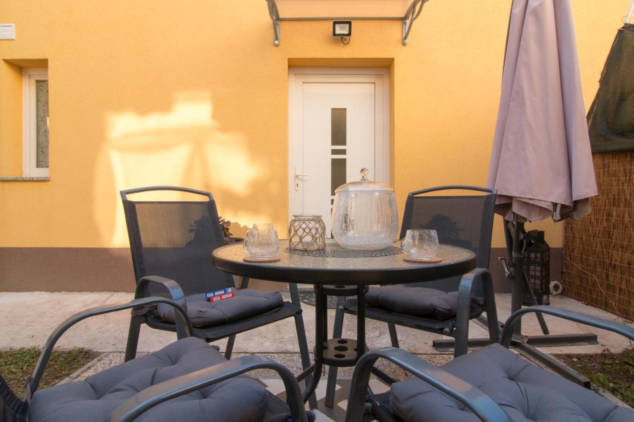 Moet With Garden Apartment Пула Екстериор снимка
