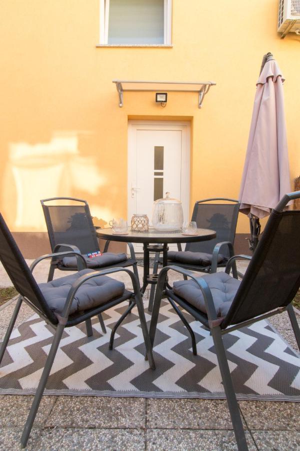 Moet With Garden Apartment Пула Екстериор снимка
