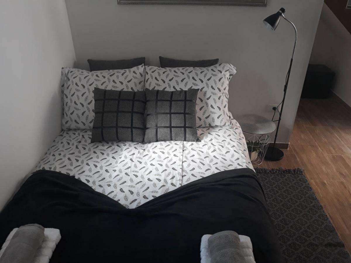 Moet With Garden Apartment Пула Екстериор снимка